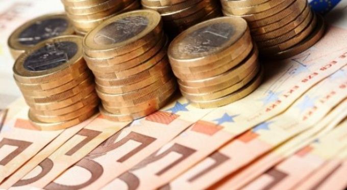 Zhvleresohen perseri monedhat e huaja: Euro nen nivelin e 123 lekeve, dobet edhe monedhat e tjera